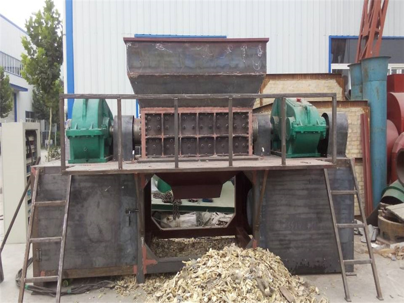 撕碎機(jī)試機(jī)現(xiàn)場(chǎng)